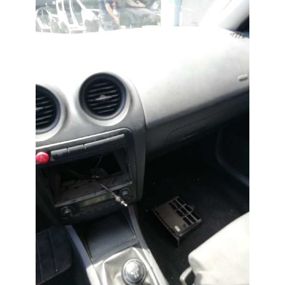 seat ibiza (6l1) del año 2004