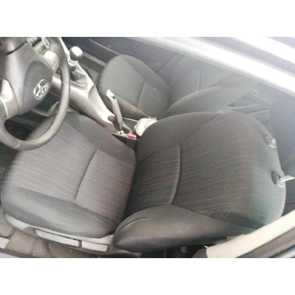 toyota auris del año 2009