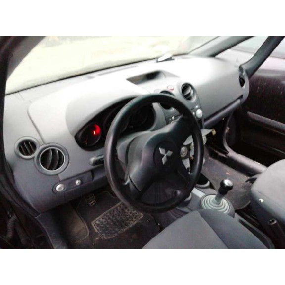 mitsubishi colt berlina 5 (z30a) del año 2005