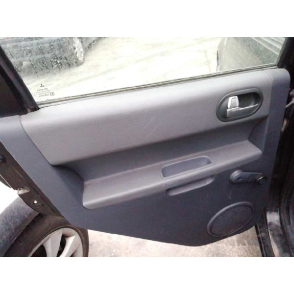 mitsubishi colt berlina 5 (z30a) del año 2005