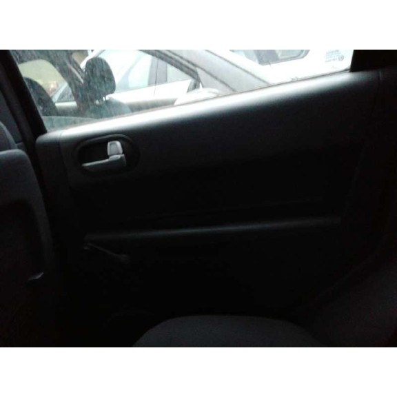 mitsubishi colt berlina 5 (z30a) del año 2005