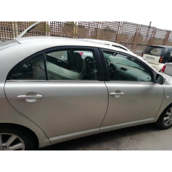 toyota avensis berlina (t25) del año 2005