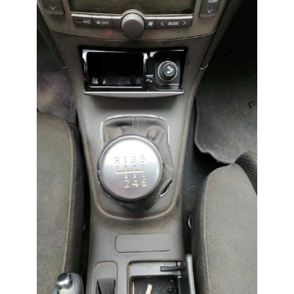 toyota avensis berlina (t25) del año 2005