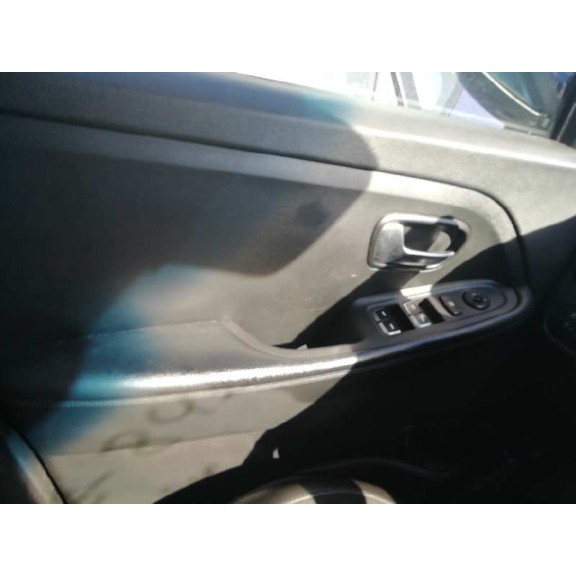 kia carens ( ) del año 2016