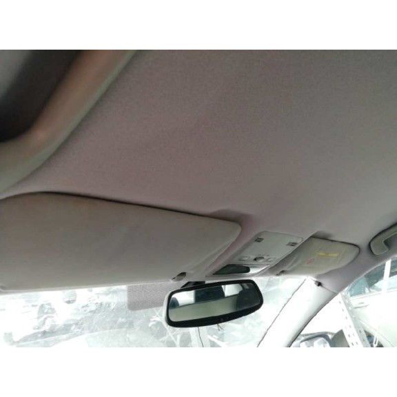 toyota avensis berlina (t25) del año 2005