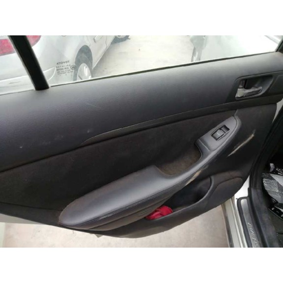 toyota avensis berlina (t25) del año 2005