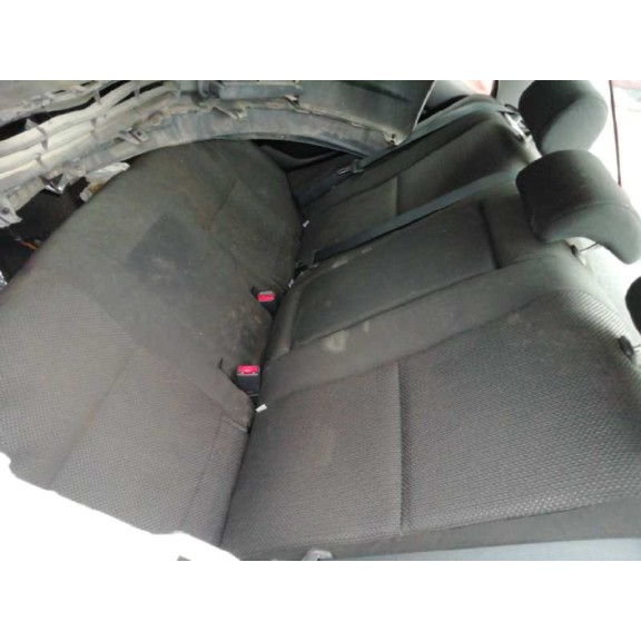 toyota avensis berlina (t25) del año 2005