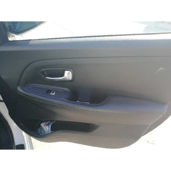 kia carens ( ) del año 2016