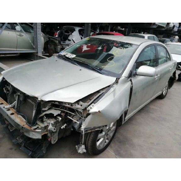 toyota avensis berlina (t25) del año 2005