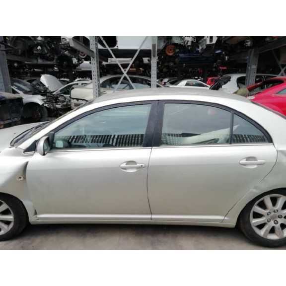 toyota avensis berlina (t25) del año 2005
