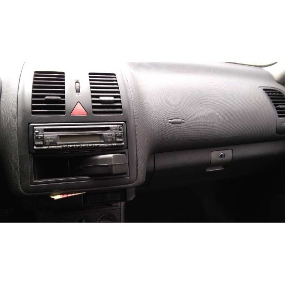 volkswagen polo berlina (6n2) del año 2000