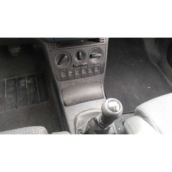 volkswagen polo berlina (6n2) del año 2000