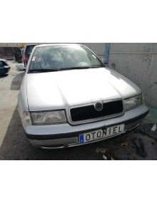 skoda octavia berlina (1u2) del año 2000