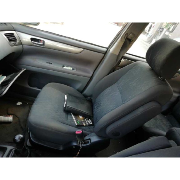 toyota avensis verso (m20) del año 2002