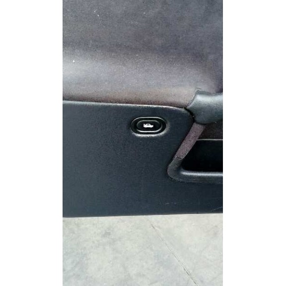 saab 900 berlina del año 1994