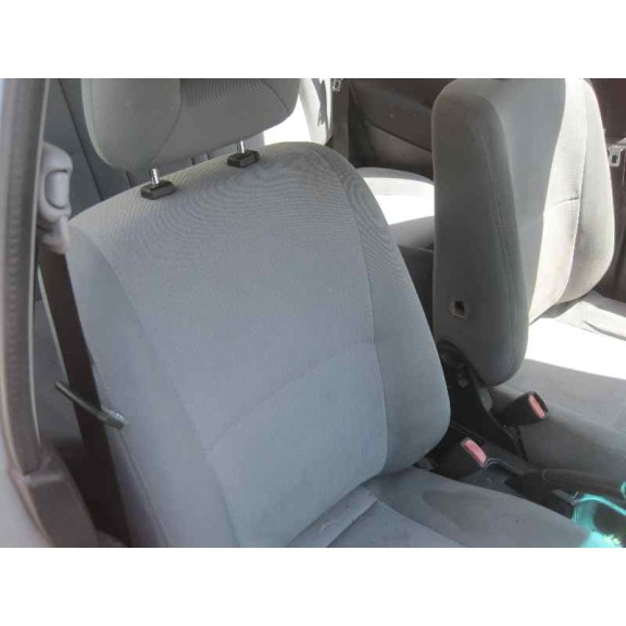 mitsubishi space star (dg0) del año 2004