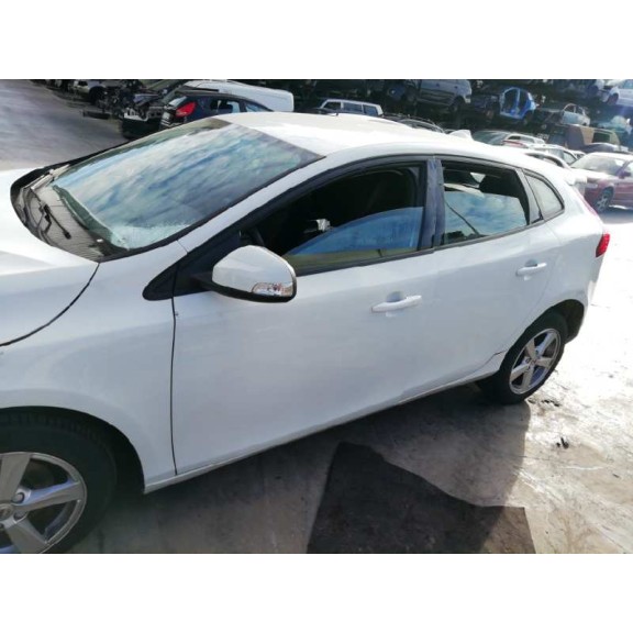 volvo v40 del año 2017