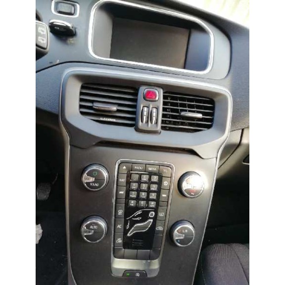 volvo v40 del año 2017