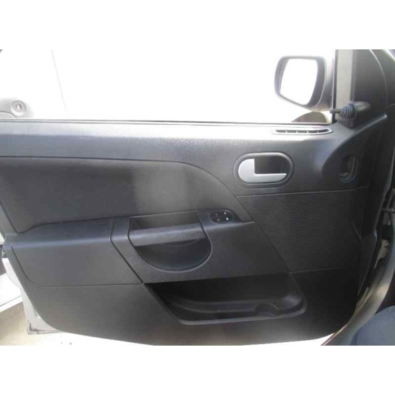 ford fiesta (cbk) del año 2004