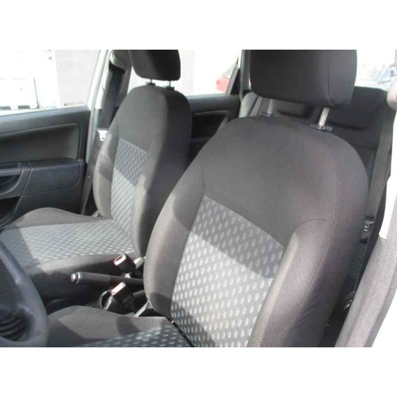 ford fiesta (cbk) del año 2004