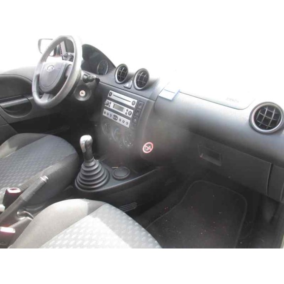 ford fiesta (cbk) del año 2004