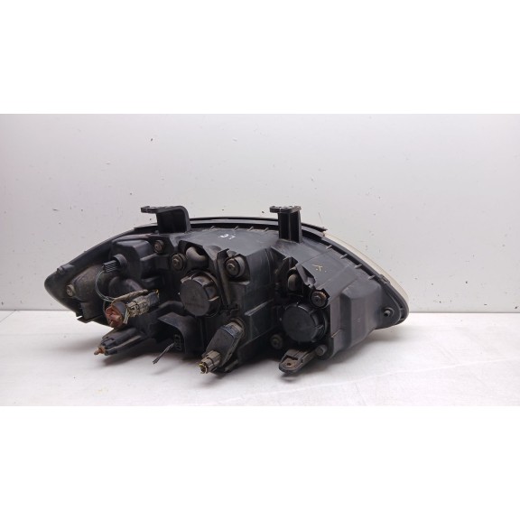 Recambio de faro izquierdo para ssangyong rodius i 2.7 xdi referencia OEM IAM   
