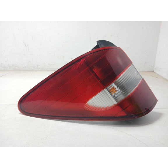 Recambio de piloto trasero izquierdo para ssangyong rodius i 2.7 xdi referencia OEM IAM 8360121  