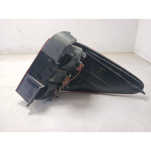 Recambio de piloto trasero izquierdo para ssangyong rodius i 2.7 xdi referencia OEM IAM 8360121  