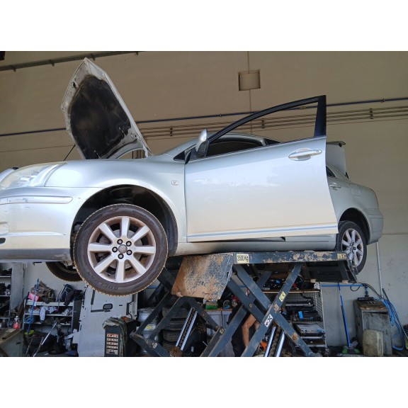 toyota avensis (_t25_) del año 2003