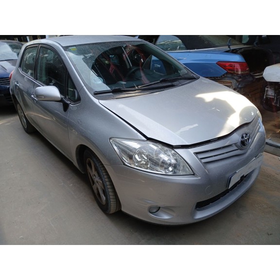 toyota auris (_e15_) del año 2011