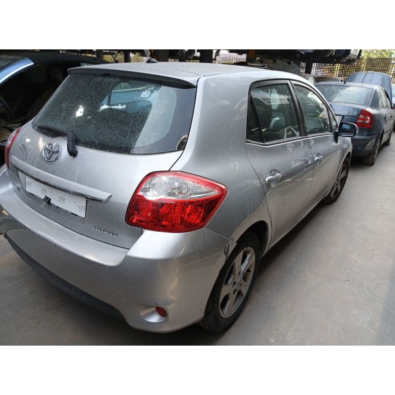 toyota auris (_e15_) del año 2011