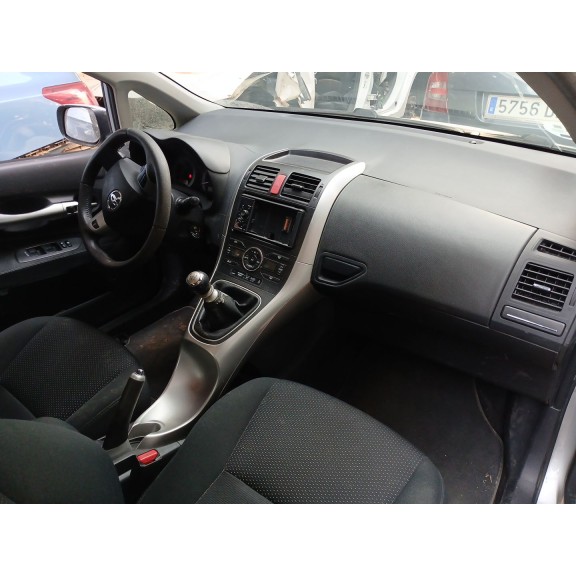 toyota auris (_e15_) del año 2011