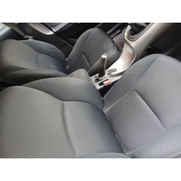 toyota auris (_e15_) del año 2011