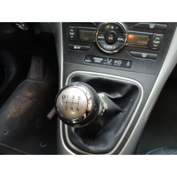 toyota auris (_e15_) del año 2011