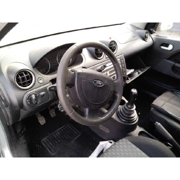 ford fiesta (cbk) del año 2004