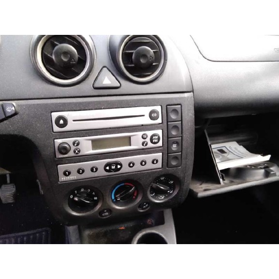 ford fiesta (cbk) del año 2004