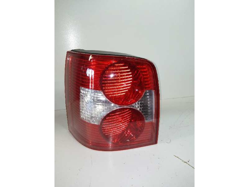 Recambio de piloto trasero izquierdo para volkswagen passat variant (3b6) referencia OEM IAM  ROJO-BLANCO 