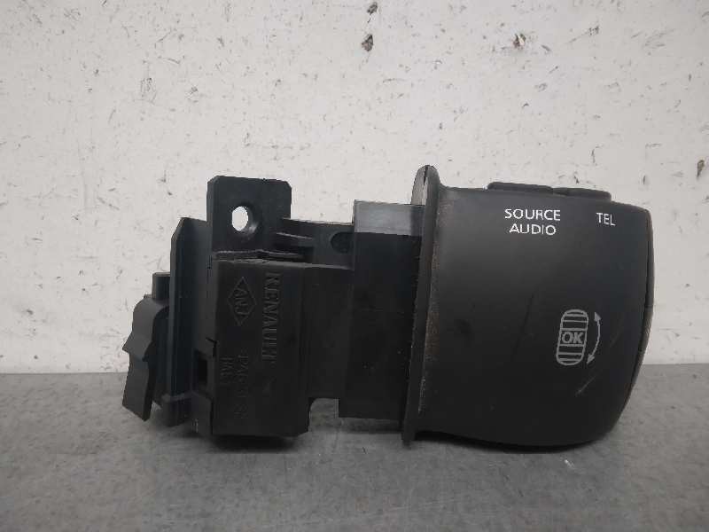Recambio de mando volante para renault megane iii berlina 5 p 1.2 16v referencia OEM IAM 255529492R  