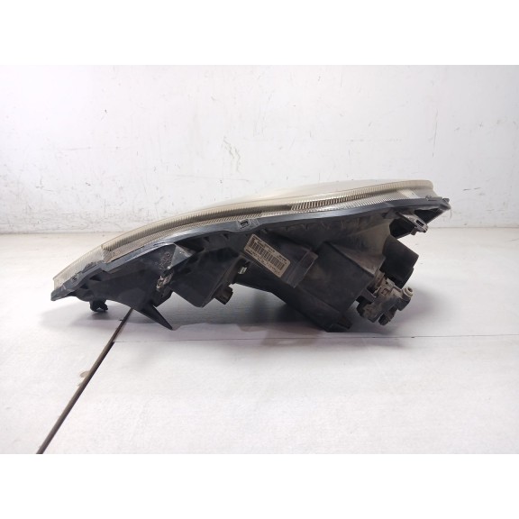 Recambio de faro derecho para nissan primastar furgoneta (x83) 2.0 dci 115 referencia OEM IAM 8200701356  93859830