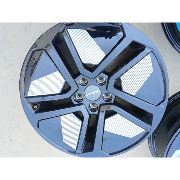 Recambio de juego llantas para omoda 5 referencia OEM IAM 7JX18 ET33 203000180AA X4