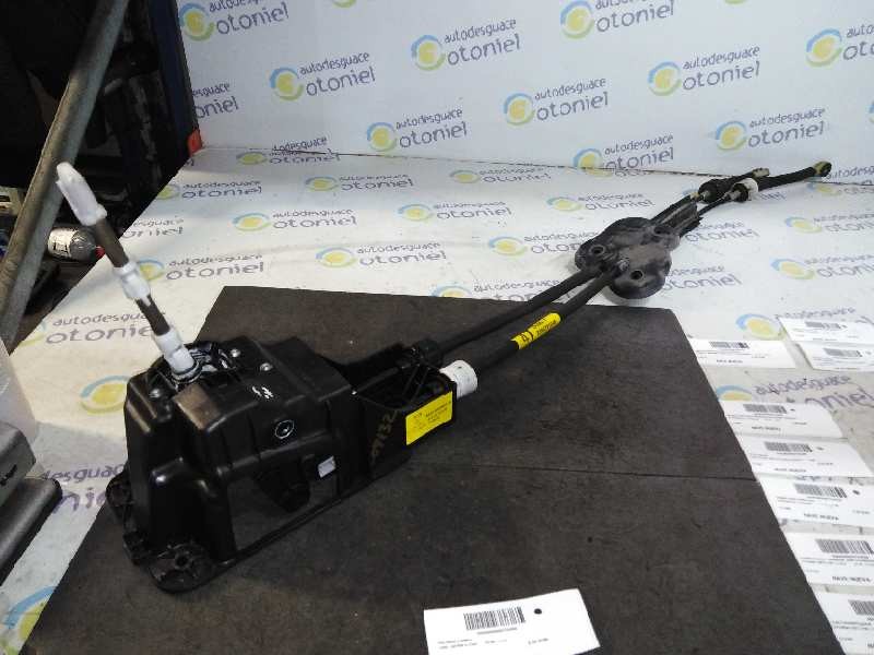 Recambio de palanca cambio para renault megane iii berlina 5 p bose edition referencia OEM IAM 8201062921A  