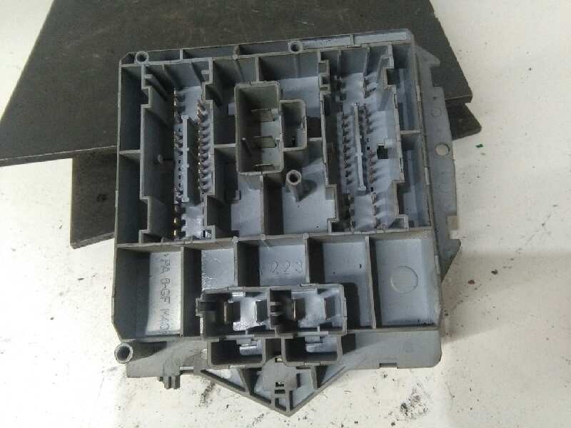 Recambio de caja reles / fusibles para fiat punto berlina (188) 1.2 8v referencia OEM IAM   