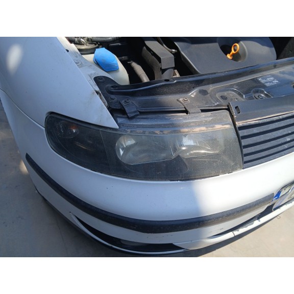 Recambio de faro derecho para seat leon (1m1) 1.9 tdi referencia OEM IAM   