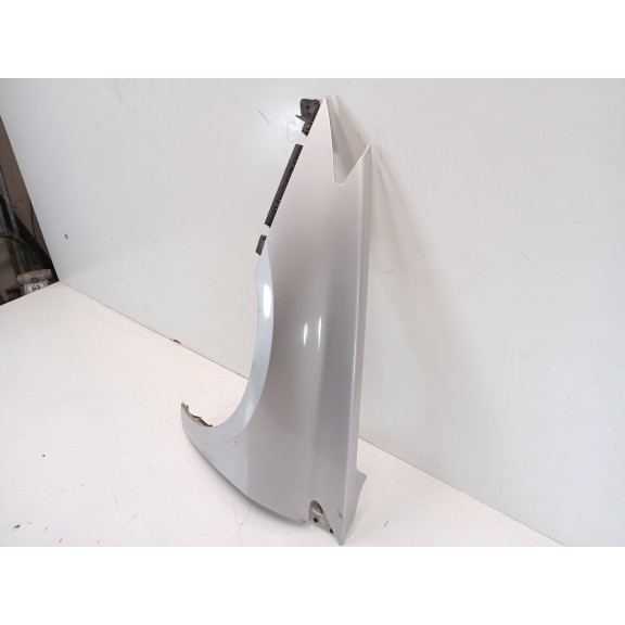 Recambio de aleta delantera izquierda para renault laguna iii dynamique referencia OEM IAM 631010032R  