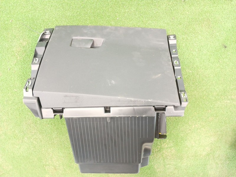 Recambio de guantera para renault clio v referencia OEM IAM   