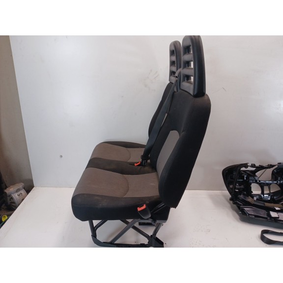Recambio de asiento delantero derecho para iveco daily pr cabina doble 29 l... batalla 3450 referencia OEM IAM  DOBLE 