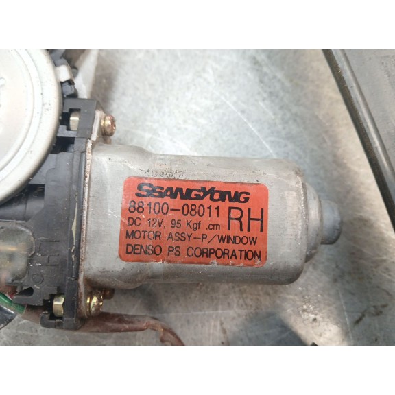 Recambio de elevalunas delantero derecho para ssangyong rexton 2.7 turbodiesel cat referencia OEM IAM 8810008011  