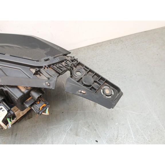 Recambio de faro derecho para peugeot 3008 iii hybrid motor hn09 referencia OEM IAM   