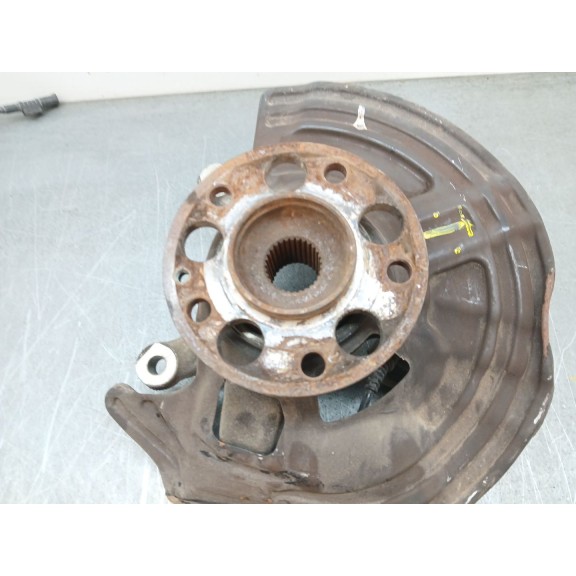 Recambio de mangueta delantera izquierda para mercedes-benz clase b (w246) b 180 cdi be (246.200) referencia OEM IAM A2464210520