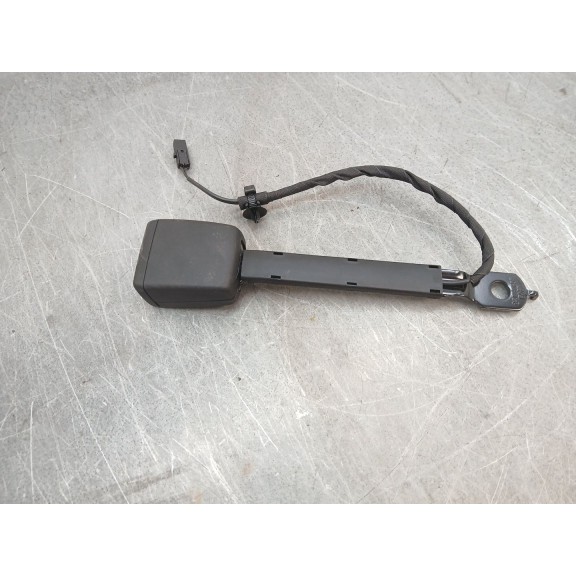 Recambio de enganche cinturon para volkswagen tiguan referencia OEM IAM 5NA857755  